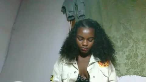 Snapshot of caella98 chatting on May 22, 4:01 pm caella98 online show from May 22, 4:01 pm