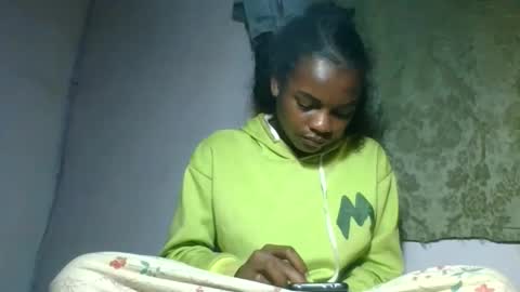 Snapshot of caella98 chatting on May 24, 4:17 am caella98 online show from May 24, 4:17 am