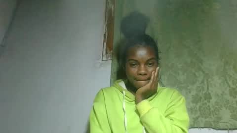Snapshot of caella98 chatting on May 25, 4:29 am caella98 online show from May 25, 4:29 am