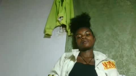 Snapshot of caella98 chatting on May 25, 6:47 pm caella98 online show from May 25, 6:47 pm