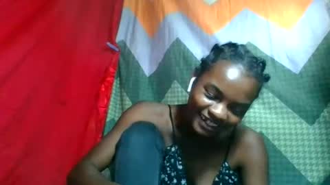 Snapshot of caella98 chatting on June 13, 7:39 am caella98 online show from June 13, 7:39 am