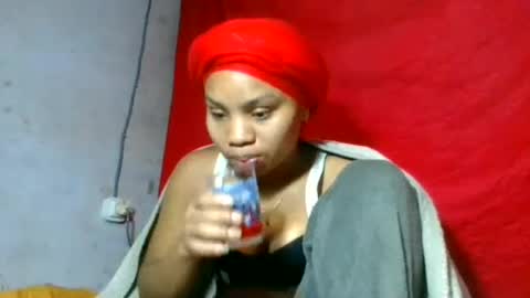 Snapshot of caella98 chatting on June 27, 7:35 am caella98 online show from June 27, 7:35 am