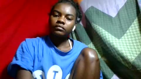 Snapshot of caella98 chatting on July 5, 4:19 am caella98 online show from July 5, 4:19 am