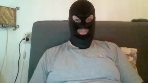 Snapshot of cagegag31 chatting on April 10, 2:33 pm cagegag31 online show from April 10, 2:33 pm