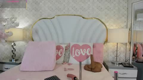 Snapshot of cahitlinbel chatting on January 8, 7:10 am Cahitlin online show from January 8, 7:10 am