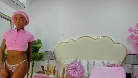 Snapshot of cahitlinbel chatting on February 13, 6:20 am Cahitlin online show from February 13, 6:20 am