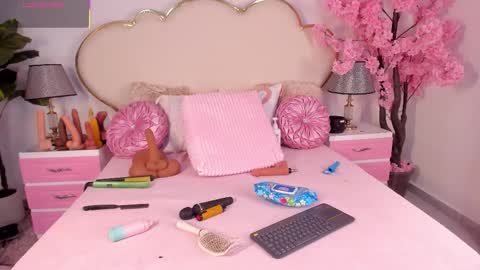 Snapshot of cahitlinbel chatting on February 24, 6:00 am Cahitlin online show from February 24, 6:00 am