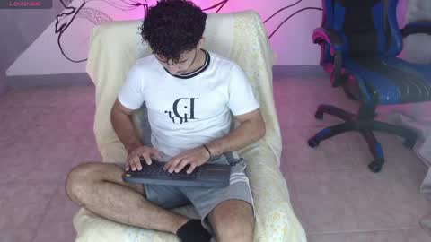 Snapshot of caius_bigcock1 chatting on May 13, 12:35 pm caius online show from May 13, 12:35 pm