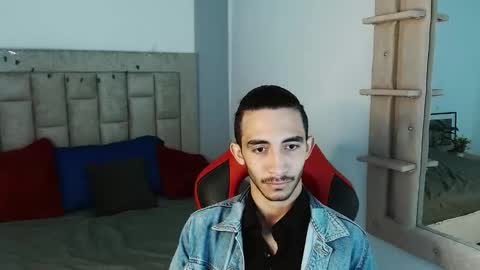 Snapshot of caius_fox chatting on January 6, 11:03 am caius online show from January 6, 11:03 am