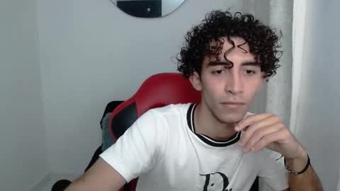 Snapshot of caius_fox chatting on February 4, 10:54 am caius online show from February 4, 10:54 am