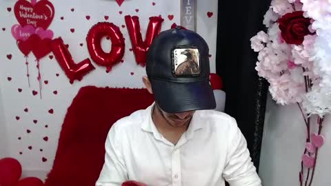 Snapshot of caius_fox chatting on February 15, 4:58 pm caius online show from February 15, 4:58 pm