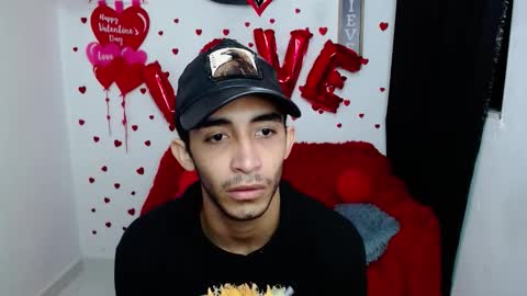 Snapshot of caius_fox chatting on February 17, 11:18 am caius online show from February 17, 11:18 am