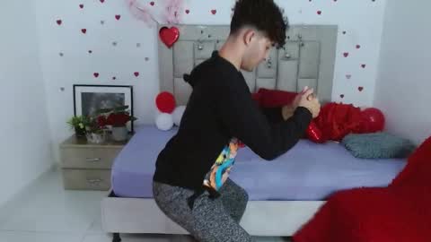 Snapshot of caius_fox chatting on February 23, 11:29 am caius online show from February 23, 11:29 am