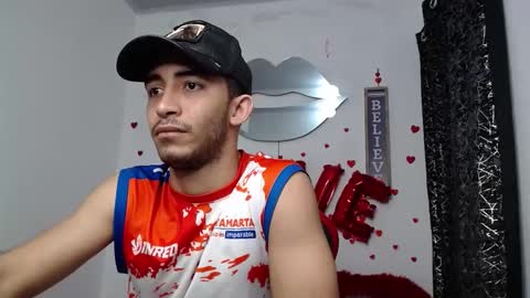 Snapshot of caius_fox chatting on March 7, 11:29 am caius online show from March 7, 11:29 am