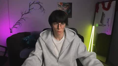 Snapshot of caleb_lichi chatting on December 1, 1:05 pm aleb online show from December 1, 1:05 pm