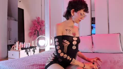 Snapshot of calioperoux1 chatting on May 26, 9:44 pm Caliope online show from May 26, 9:44 pm