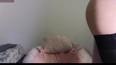 Snapshot of calipso_parisi chatting on August 3, 2:54 pm Calipso Parisi online show from August 3, 2:54 pm