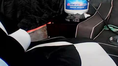 Snapshot of calisguitar chatting on December 2, 8:22 pm Calisguitar online show from December 2, 8:22 pm