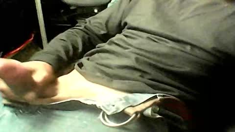 Snapshot of calisguitar chatting on December 3, 10:18 pm Calisguitar online show from December 3, 10:18 pm