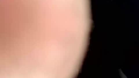 Snapshot of calisguitar chatting on February 3, 9:41 am Calisguitar online show from February 3, 9:41 am