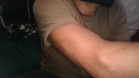 Snapshot of calisguitar chatting on February 14, 10:28 am Calisguitar online show from February 14, 10:28 am