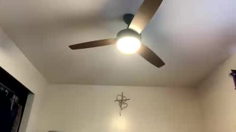 calishop1 online show from November 23, 7:46 pm