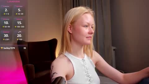 Snapshot of callista_a chatting on October 15, 12:16 pm Robin online show from October 15, 12:16 pm