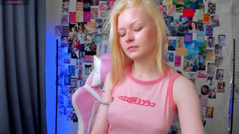 Snapshot of callista_a chatting on October 26, 11:16 am Robin online show from October 26, 11:16 am