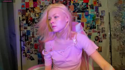 Snapshot of callista_a chatting on October 27, 11:03 am Robin online show from October 27, 11:03 am