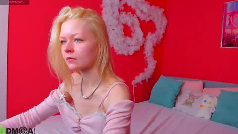 Snapshot of callista_a chatting on November 15, 3:48 am Robin online show from November 15, 3:48 am