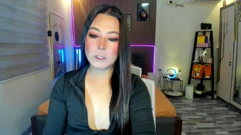 Snapshot of callme_ivyaguas chatting on July 16, 5:35 am IVY online show from July 16, 5:35 am