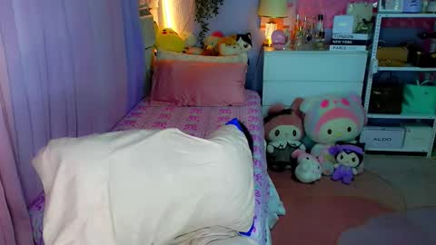 Mia online show from February 19, 5:14 am