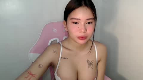 Snapshot of callme_remaxxx7 chatting on April 14, 8:48 pm Rema online show from April 14, 8:48 pm