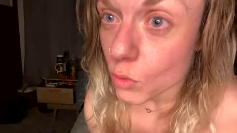 callmeagoodgirlplease online show from January 25, 2:04 am