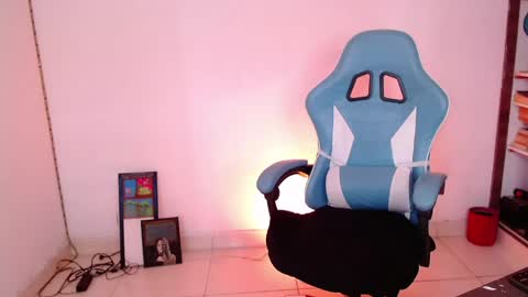 Snapshot of callmebluee chatting on April 25, 6:16 pm callmebluee online show from April 25, 6:16 pm