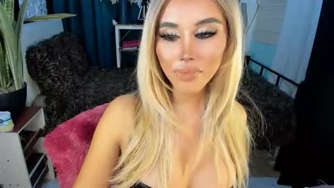 Snapshot of callmebythename_daisy chatting on September 9, 2:49 pm A STINGY MAN IS A SIGN OF UNWELLINGNESS. online show from September 9, 2:49 pm