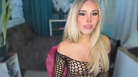 Snapshot of callmebythename_daisy chatting on June 4, 11:22 pm A STINGY MAN IS A SIGN OF UNWELLINGNESS. online show from June 4, 11:22 pm