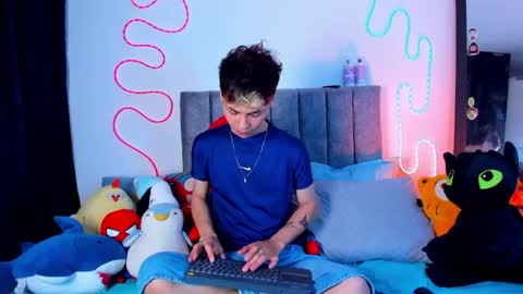 Snapshot of callum__777 chatting on May 12, 4:20 am callum online show from May 12, 4:20 am
