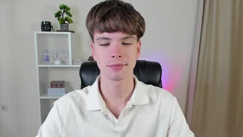 Hey I am Calvin  online show from December 1, 7:03 pm