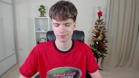 Hey I am Calvin  online show from December 20, 7:17 pm