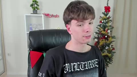 Hey I am Calvin  online show from December 28, 7:11 pm