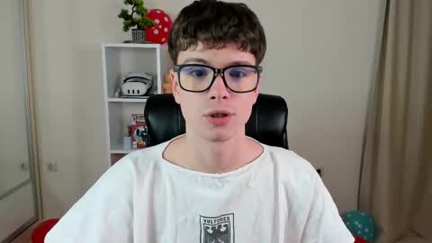 Hey I am Calvin  online show from March 7, 7:05 pm