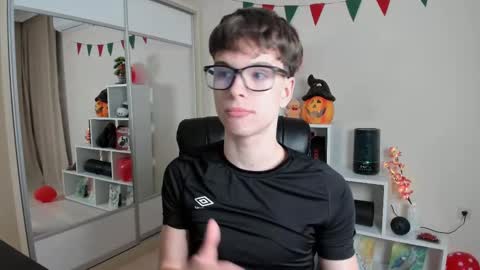 Hey I am Calvin  online show from March 8, 7:09 pm