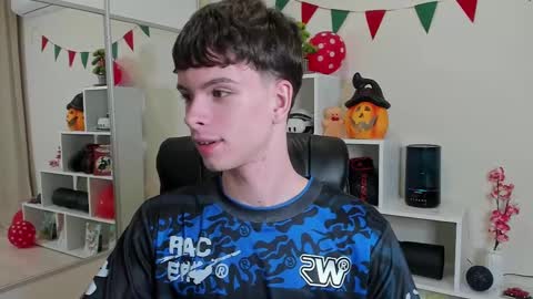 Hey I am Calvin  online show from March 9, 7:05 pm