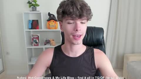 Hey I am Calvin  online show from September 9, 6:07 pm