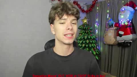 Snapshot of calvin_loves_you chatting on December 21, 5:09 pm Hey I am Calvin online show from December 21, 5:09 pm