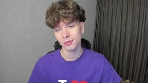 Snapshot of calvin_loves_you chatting on February 7, 5:16 pm Hey I am Calvin online show from February 7, 5:16 pm