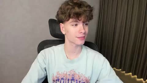 Snapshot of calvin_loves_you chatting on February 9, 6:12 pm Hey I am Calvin online show from February 9, 6:12 pm