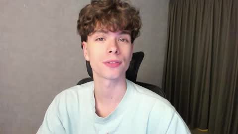 Snapshot of calvin_loves_you chatting on February 10, 5:17 pm Hey I am Calvin online show from February 10, 5:17 pm