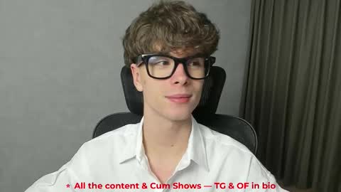 Snapshot of calvin_loves_you chatting on February 11, 5:18 pm Hey I am Calvin online show from February 11, 5:18 pm